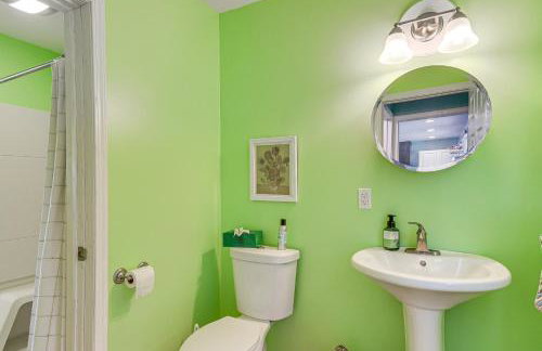 Charming Wolcott Cottage with Fire Pit and Mini Dock - Foto 16