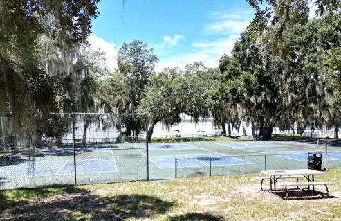 Wonderful Cottage Overlooking the Lake with Porch in Florida - Foto 23