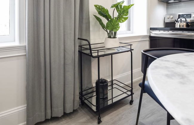 Sosuite Penthouse 1BR Apt w Arch Windows W D - Photo 13