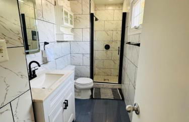 Bright Home for Family and Groups with Patio - Foto 28