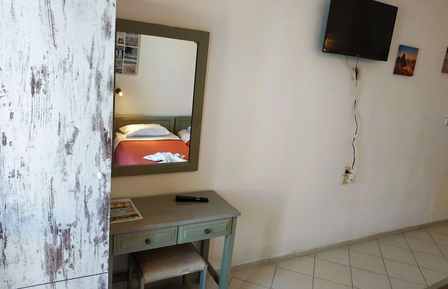 Renia Studios Standard Studio Overlooking the Swimming Pool - Foto 21