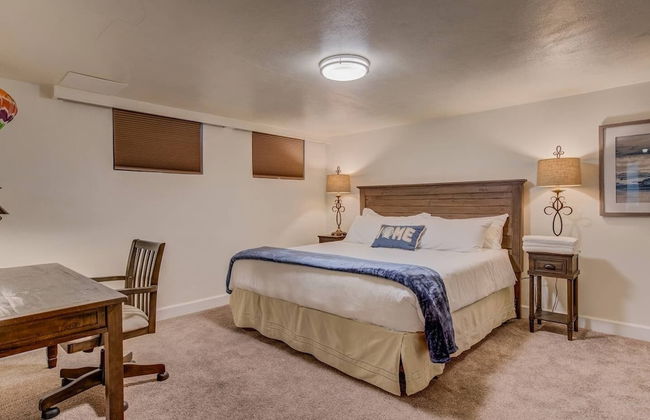 5BR Mnt Viewsdowntown Luxuryfirepit & RV Parking - Photo 3