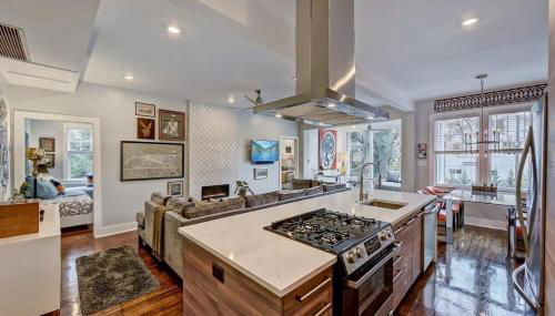 Modern 2BR Condo with Sunroom near Uptown - Photo 5