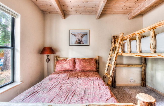 Relax at Rustic Tahoe Charm Minutes to Lake - Foto 4