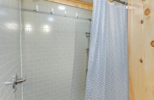 Waterfront Oasis Family Retreat on Long Lake! - Foto 16