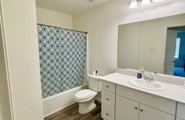 Cozy Modern Retreat, Comfortable and Spacious - Foto 14