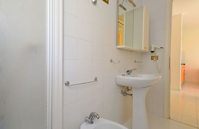 2 bedroom Apartment in Lignano Sabbiadoro with swimming pool and garden - Photo 22