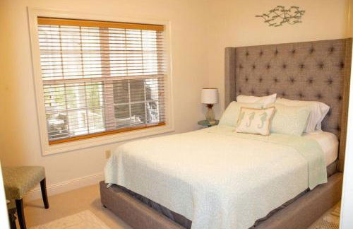 Pet Friendly Tranquil Cottage with Fire-Pit & Hot Tub Minutes to BEACHES - Foto 14