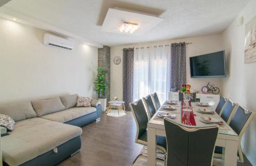 Villa Milena with heated pool and jacuzzi - Photo 14