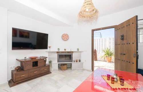 Preciosa Casa con Jardin y Piscina Privada en el Puerto de santaMaria - Photo 2