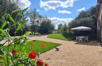 Gîte Le Puy Martineau piscine privée intérieure chauffée terrain arboré à 10 min du Puy du Fo - Foto 4