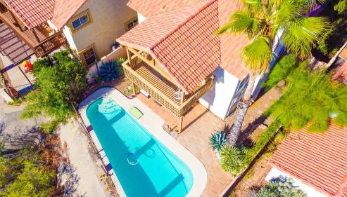 Pool-side Villa with Perfect Views - Foto 3