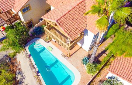 Pool-side Villa with Perfect Views - Foto 3