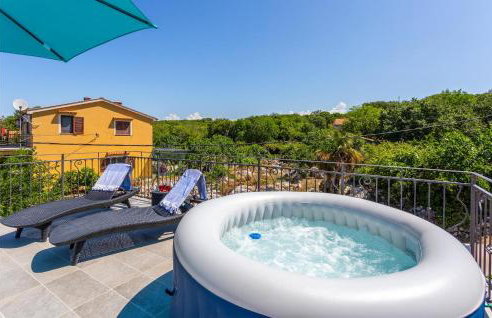 2 Bedroom Cozy Home In Malinska - Photo 7