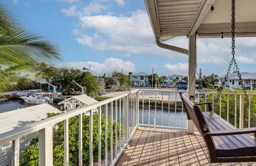 Canal-Front Gem w/ Peekaboo Views in Cudjoe Key! - Foto 21