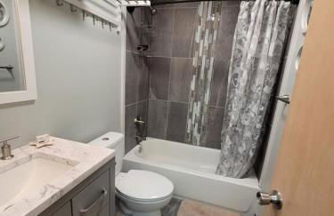 Beautifully Updated Lakefront Escape-Pets welcome! - Foto 43