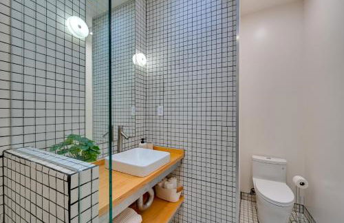 Rooftop with Views Modern Little Italy Townhome - Foto 18