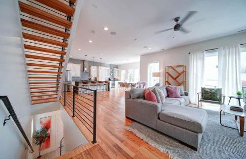 Luxe Townhome Rooftop Hot Tub Parking - Photo 45