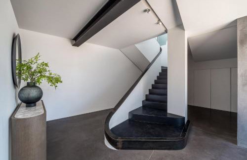 Pass the Keys Bond-villain Style Home with Panoramic Views - Foto 30