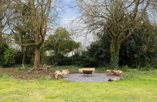 Country Retreat - Sleeps 14 - Large Garden - Photo 100