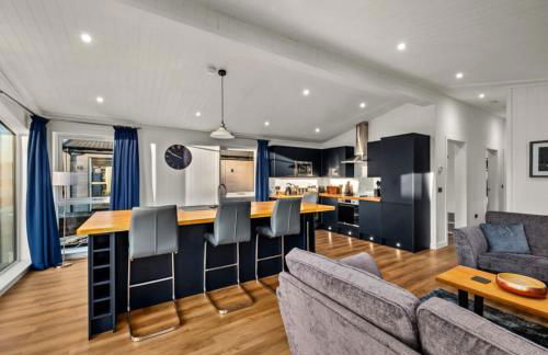 Finest Retreats - Silverwood Premium Chalet - Photo 1