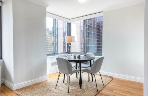 Midtown 2BR w Pool Gym Roof nr Subway NYC-385 - Foto 5