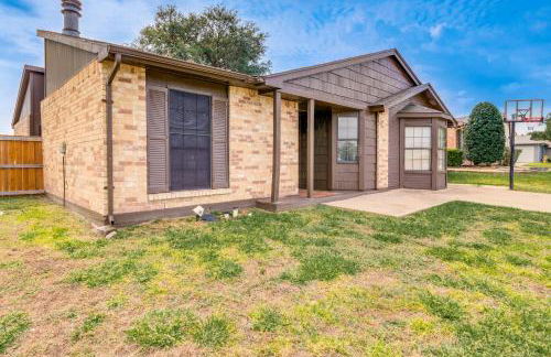 Game Room and Patio Family Home in The Colony! - Foto 30