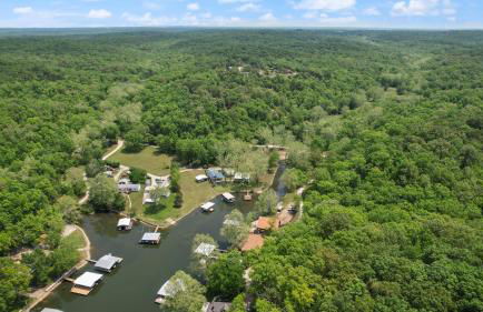 New! 2 Homes-Firepit, Hot Tub, Huge Yard and Dock - Foto 48