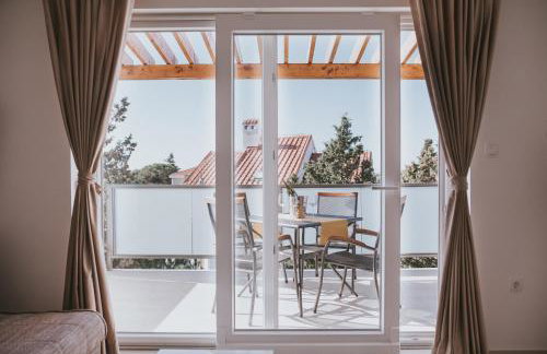 Poolside Hideout Apartments - Photo 4