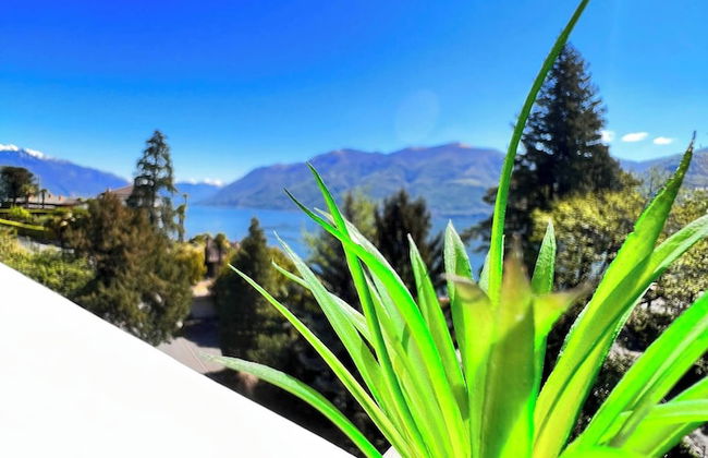 Enchanting View of Lake Maggiore & Mountains - Photo 41