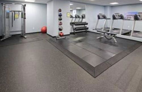 Modern High-Rise Condo in Central Downtown | Gym - Foto 32