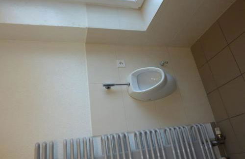 Monteurwohnung 2 Zimmer 5 Betten, Küche, Bad, Waschmaschine - Photo 8