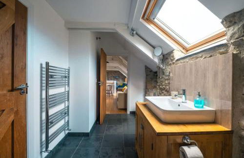 Stunning Converted Granary in Heart of St Davids - Photo 11