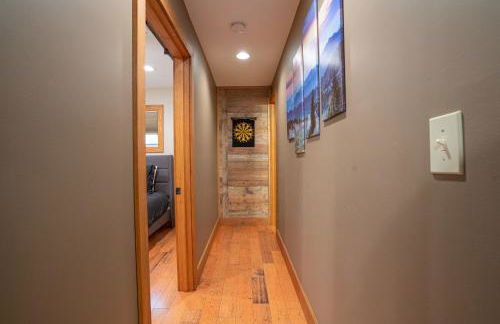 King Bed, Putt-Putt w/ Hot Tub, & Other Games - Foto 10