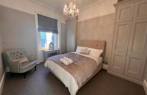 No2 Clarence grade II Regency townhouse short walk to racecourse and town centre - Photo 13