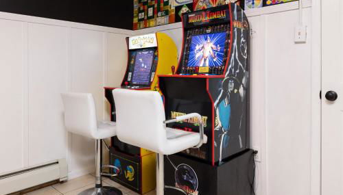 3BR Lake Luzerne Retreat with Game Room & Cozy Fire Pit - Foto 3, Game Room