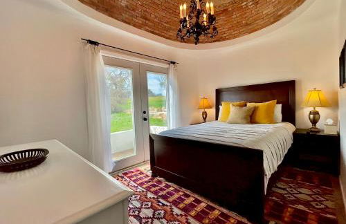 Architect's 'Castle' - Golf Villa with Views - Foto 7