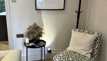 Stunning Town Center Cottage with hot tub - Foto 5