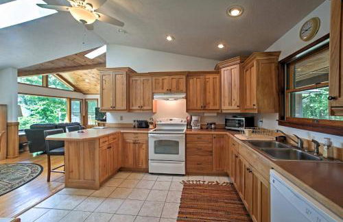 A Scenic View Lodge in Ozarks with Views and Hot Tub - Foto 9