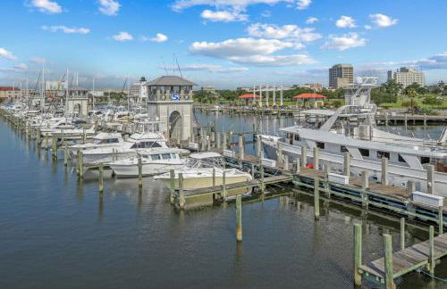 NEW King with Loft Beach Near Gulf - Foto 31