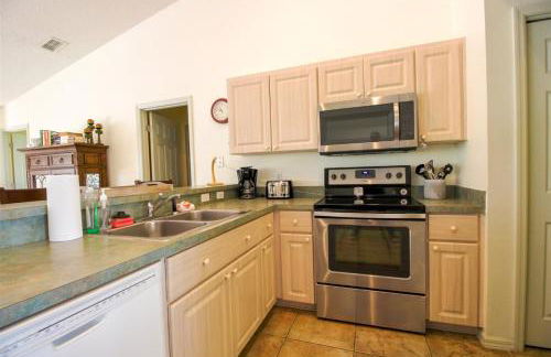 Hernando 4BR-3BA Private Pool Oasis - Photo 23