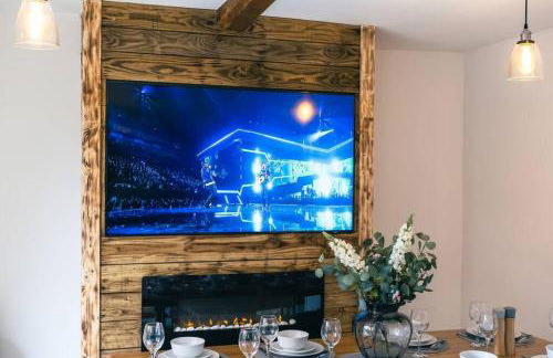 4 bedroom - Sleep 9 home in Cheadle Staffordshire - Alton towers Polar Express Dimmingsdale Peak District Trentham Gardens Water World - Foto 2