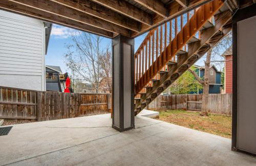 5 bed 4 bath and Pet friendly - Photo 8