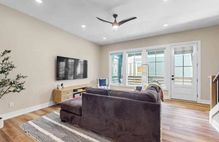 Luxe by the Lake - Pool Access - Photo 28