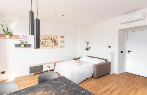 DN ART ROYALE - APT D first floor with lake view terrace and hot tub - APT N ground floor with internal whirpool - Foto 29