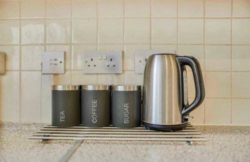 Spacious 4 Bedroom Warrington House with Free Parking Perfect for Contractors, Families and Business Guests - Foto 31