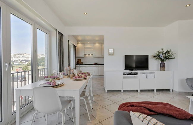 Charming Apartment Near the Beach - Photo 17