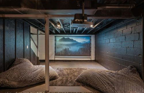 Charming Entire Home,18m to Manhattan, Home Theater - Foto 1