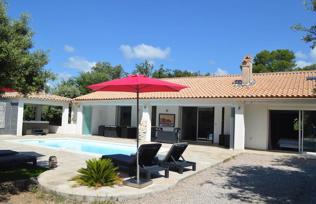 Modern Holiday Home With Private Pool and Garden - Foto 29