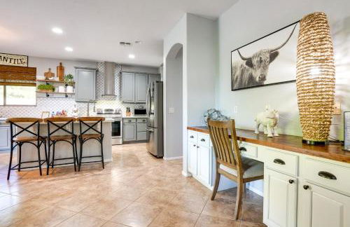 4 Mi to Surprise Stadium! Sunny V Home with Patio - Foto 7